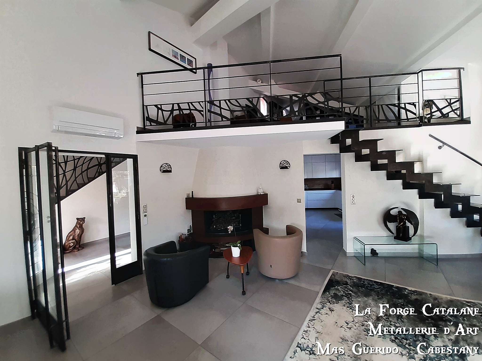 escalier double limons cremailleres marches fer et garde corps avec soubassement en decoupe laser forge catalane.jpg